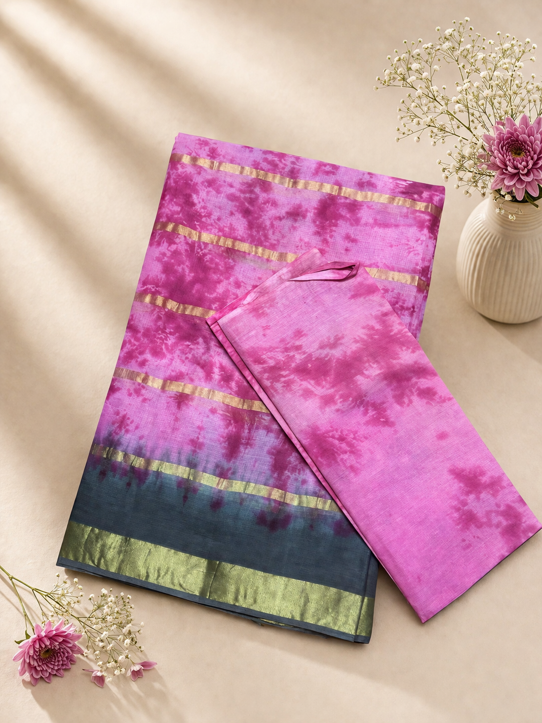 Trendy Ten Patti Saree with Artistic Abstract Texture