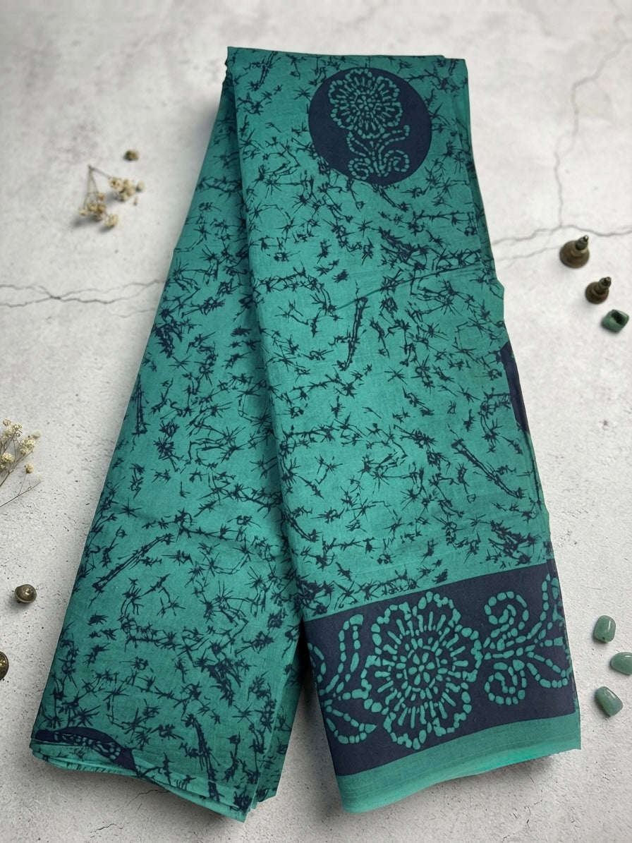 See green-Sungudi Cotton Saree with Traditional Printed Border