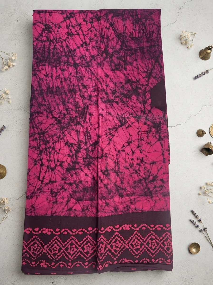 Vibrant pink-Sungudi Cotton Saree with Traditional Printed Border