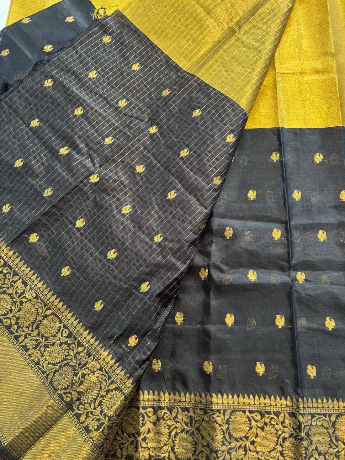 Vintage saree-Gold and Black Handwoven Silk Saree