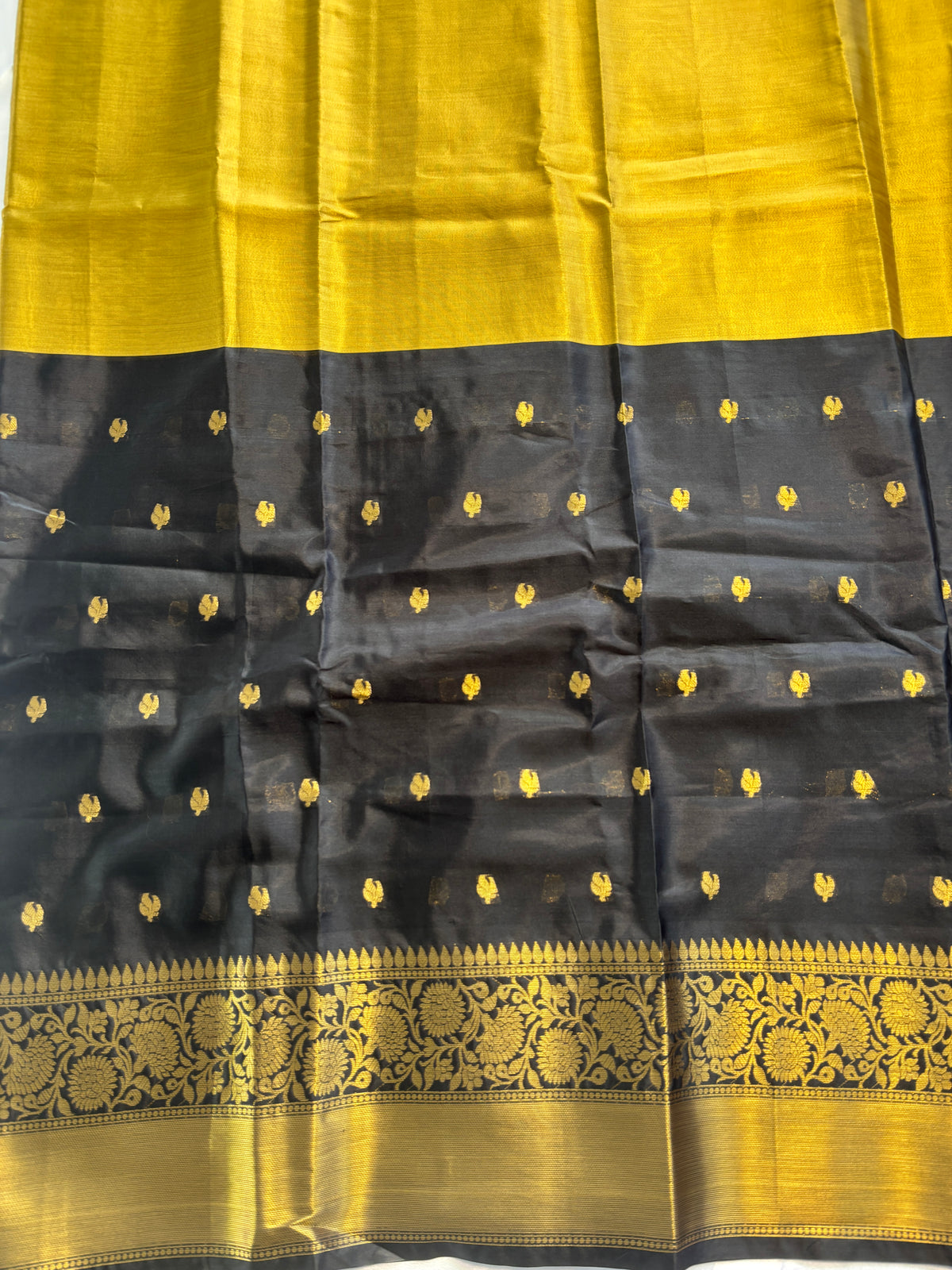 Vintage saree-Gold and Black Handwoven Silk Saree