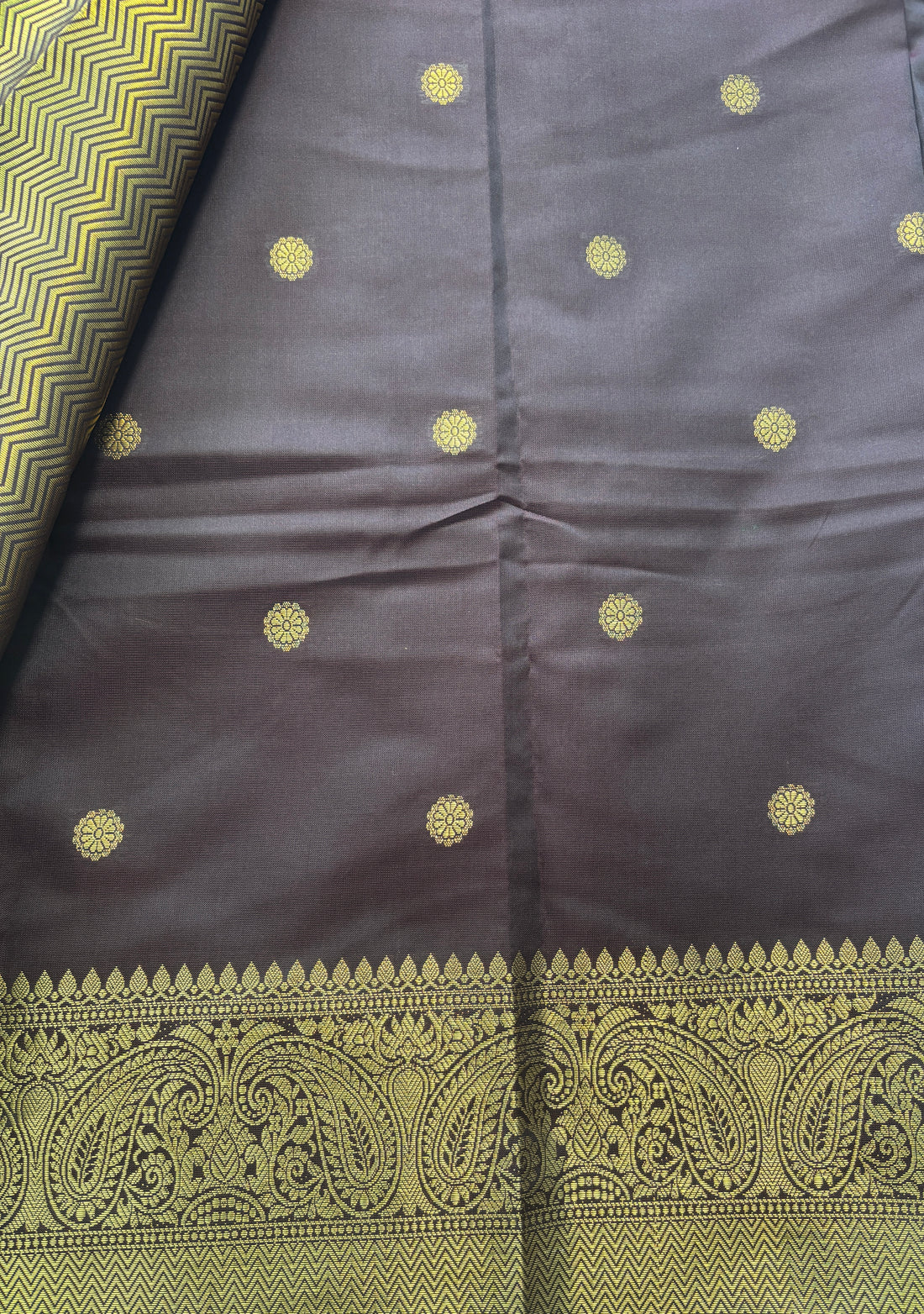 Banarasi Silk-Classic brown Silk Saree with Traditional Border